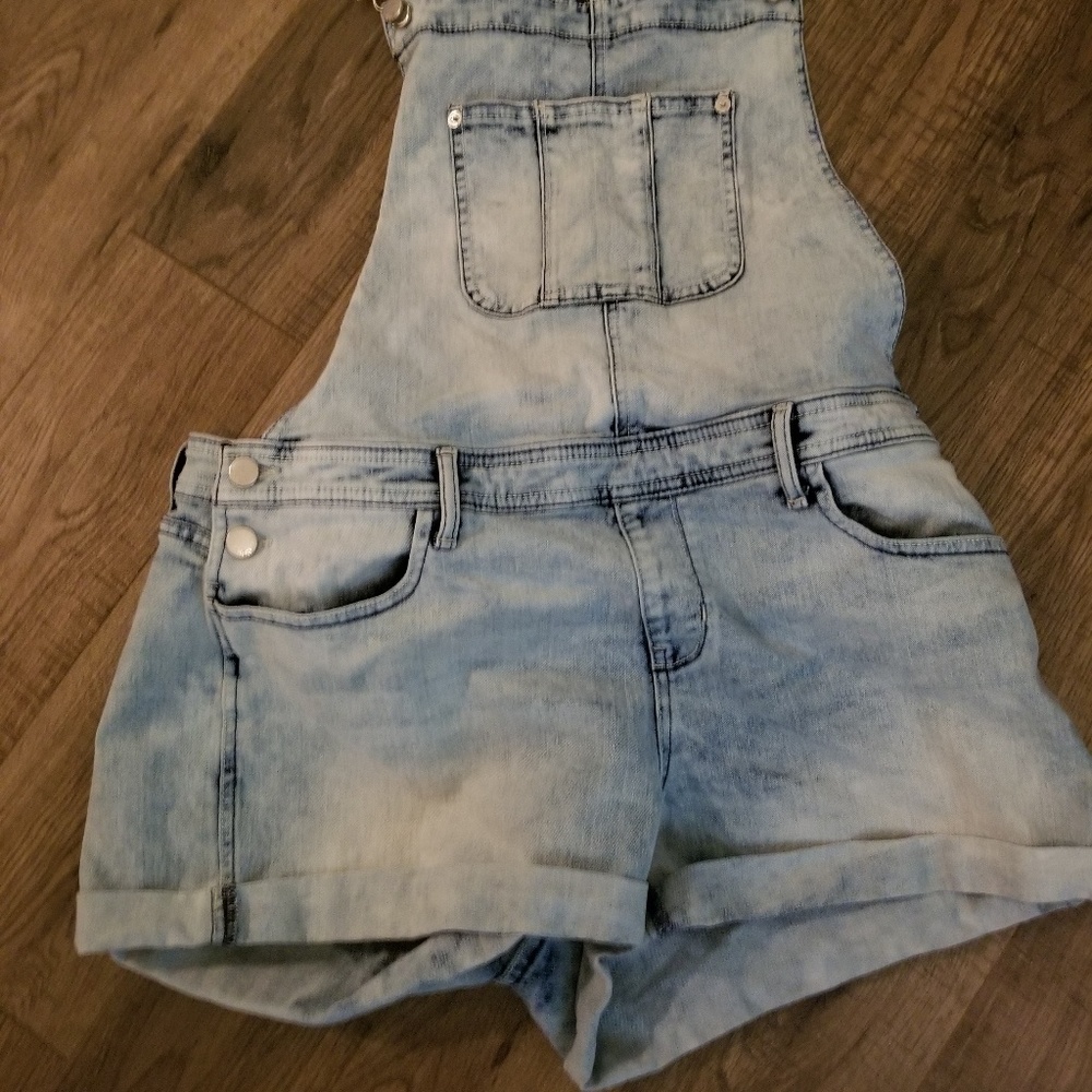 Overall shorts